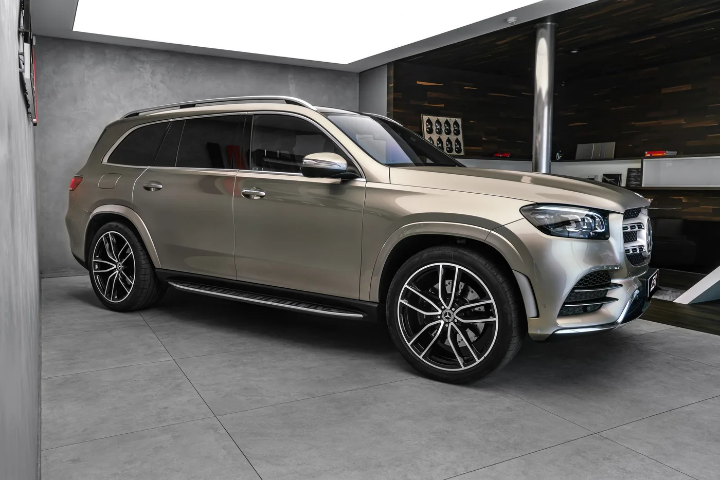 2021 Mercedes-Benz GLS 580 4MATIC, AMG Line offered by a specialist dealer in Ostrava, Czechia, photo 4 of 15