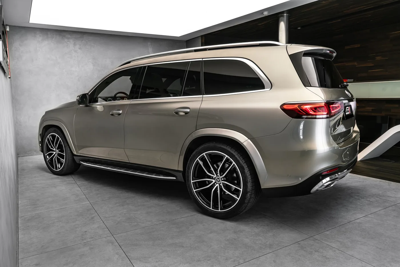 2021 Mercedes-Benz GLS 580 4MATIC, AMG Line offered by a specialist dealer in Ostrava, Czechia, photo 7 of 15