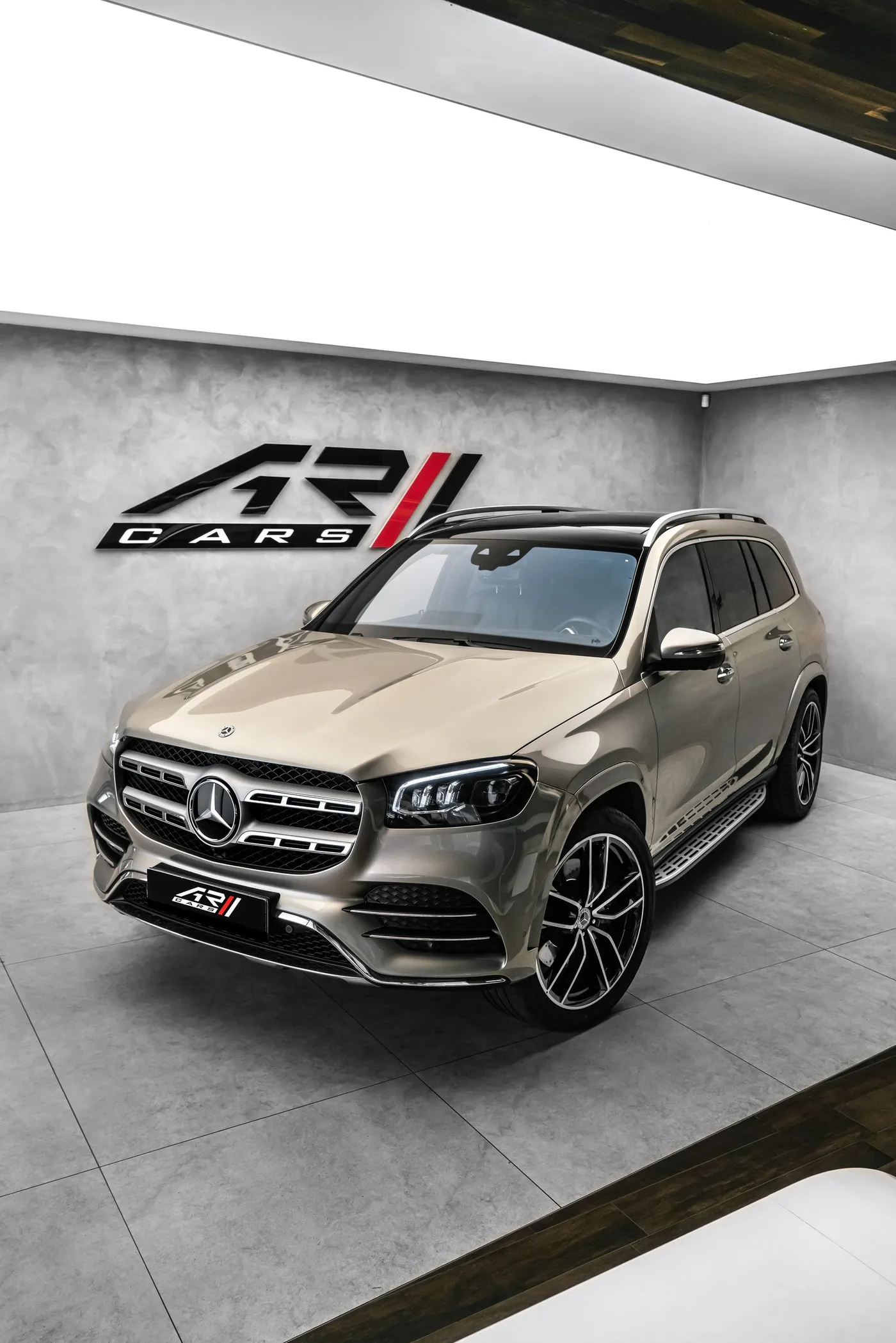 2021 Mercedes-Benz GLS 580 4MATIC, AMG Line offered by a specialist dealer in Ostrava, Czechia, photo 8 of 15