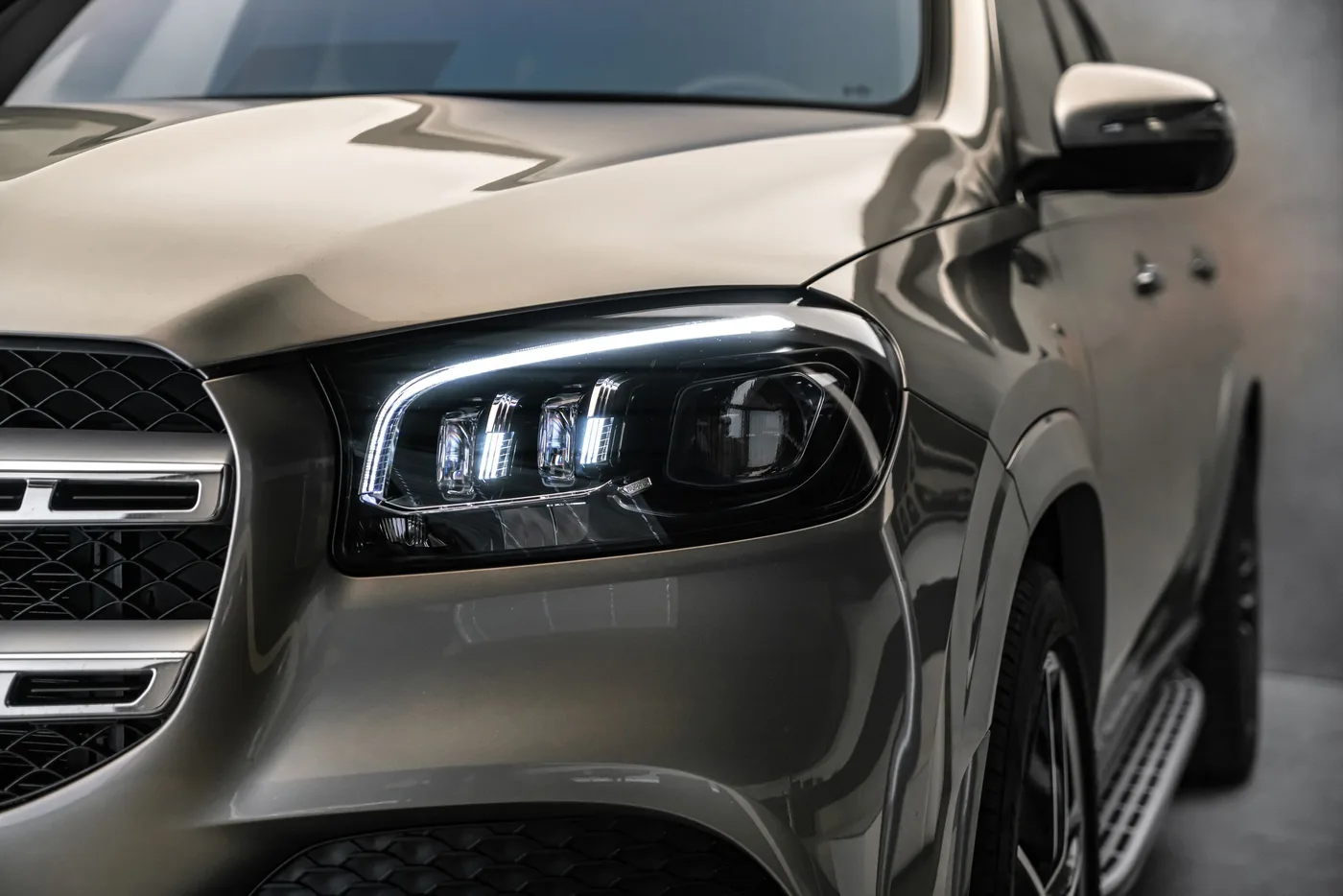 2021 Mercedes-Benz GLS 580 4MATIC, AMG Line offered by a specialist dealer in Ostrava, Czechia, photo 9 of 15