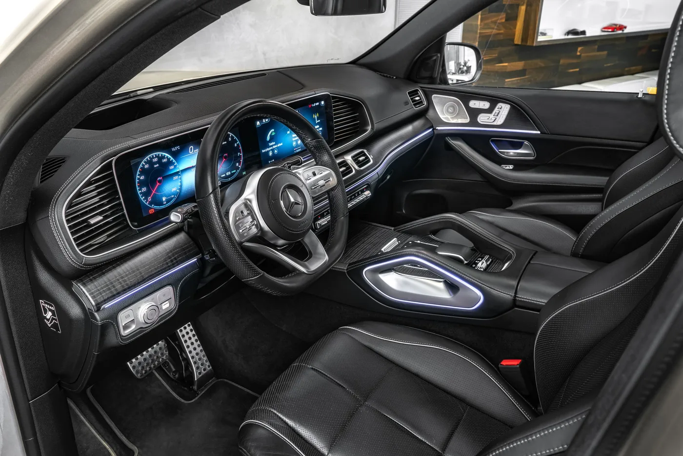 2021 Mercedes-Benz GLS 580 4MATIC, AMG Line offered by a specialist dealer in Ostrava, Czechia, photo 12 of 15