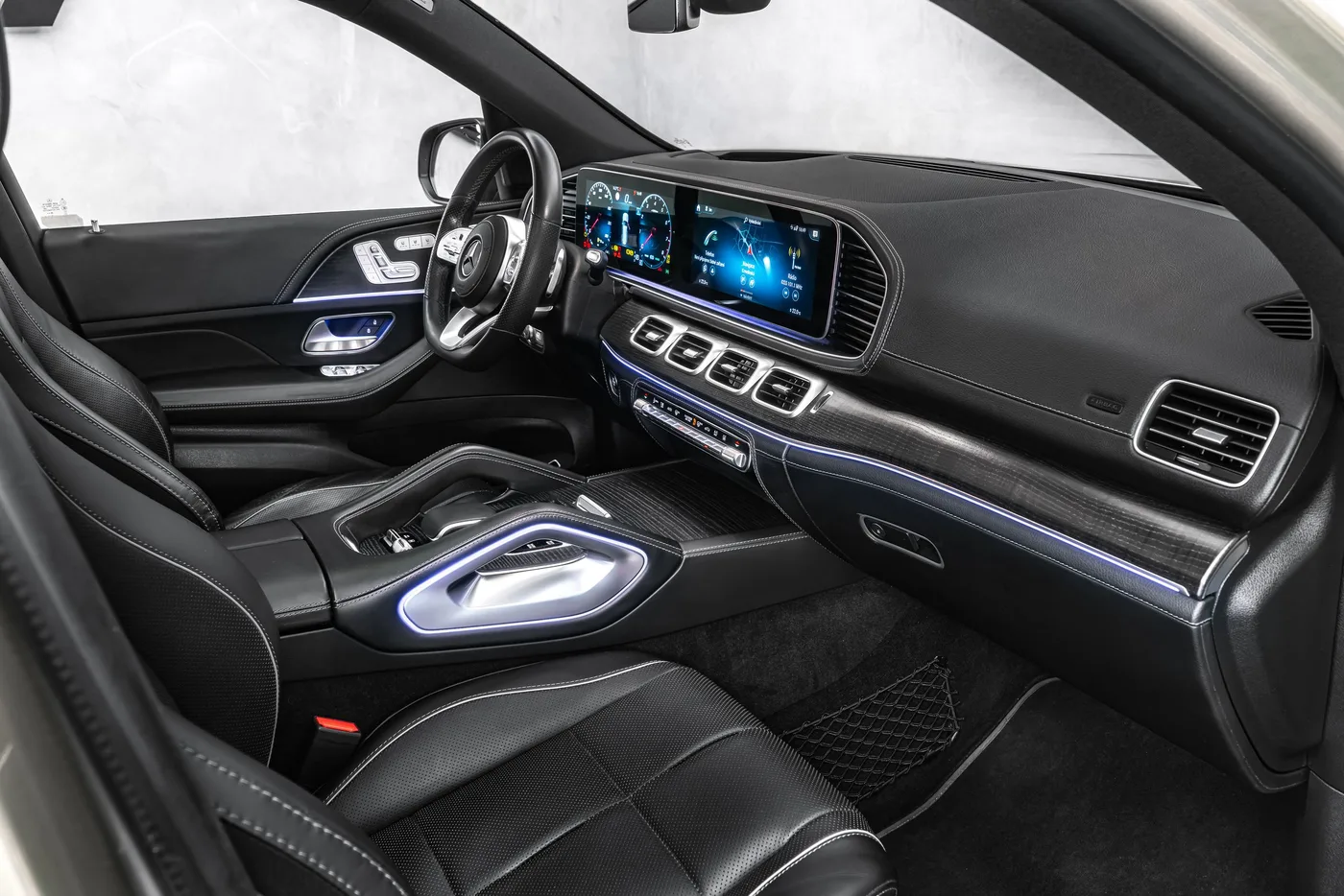 2021 Mercedes-Benz GLS 580 4MATIC, AMG Line offered by a specialist dealer in Ostrava, Czechia, photo 13 of 15