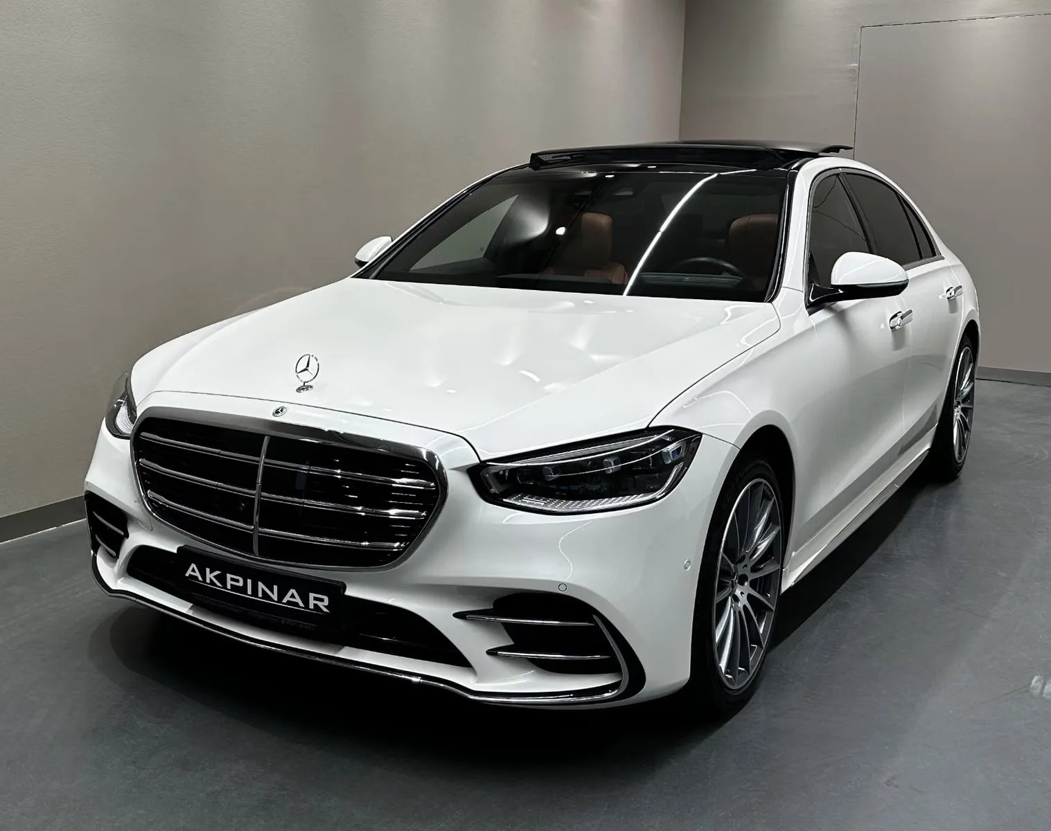 2021 Mercedes-Benz S 350 d long, AMG Line proposée par un concessionnaire spécialisé à Holzgerlingen, Allemagne, photo principale