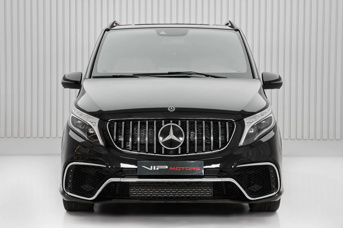 2021 Mercedes-Benz V 250 VVIP angeboten von einem Fachhändler in Dubai, Vereinigte Arabische Emirate, Foto 2 von 10