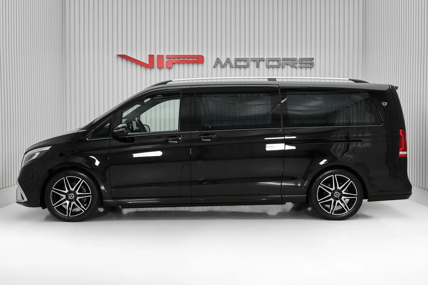 2021 Mercedes-Benz V 250 VVIP angeboten von einem Fachhändler in Dubai, Vereinigte Arabische Emirate, Foto 8 von 10