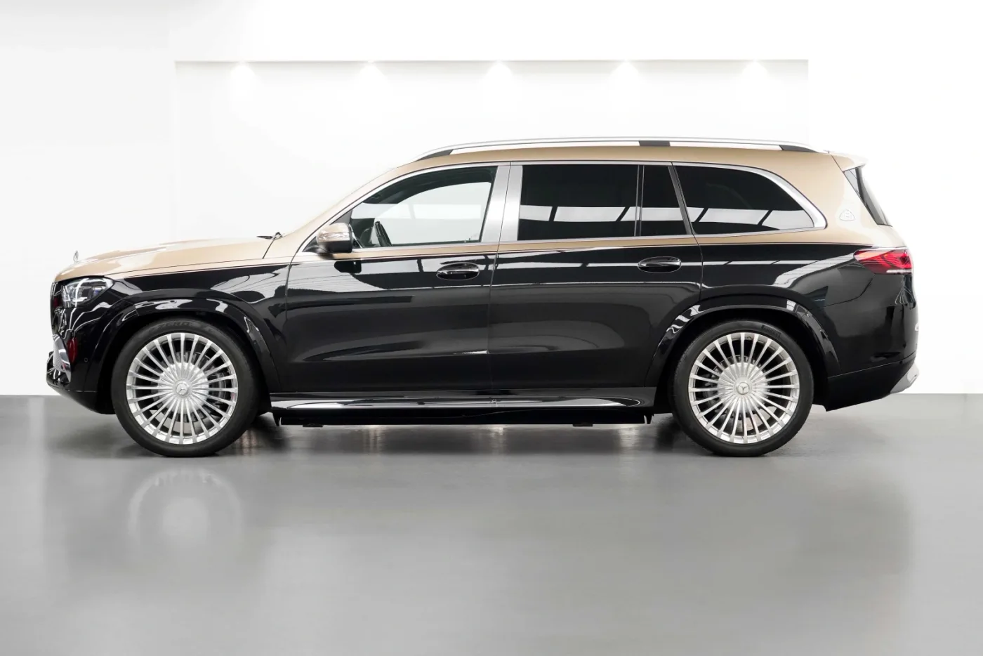 2021 Mercedes-Maybach GLS 600 angeboten von einem Fachhändler in Dubai, Vereinigte Arabische Emirate, Foto 3 von 10