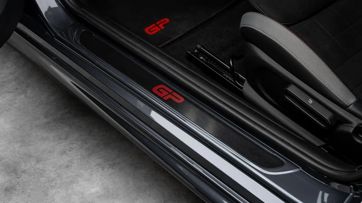 2021 MINI John Cooper Works GP proposée par un concessionnaire spécialisé à Dubai, Émirats arabes unis, photo 11 sur 25