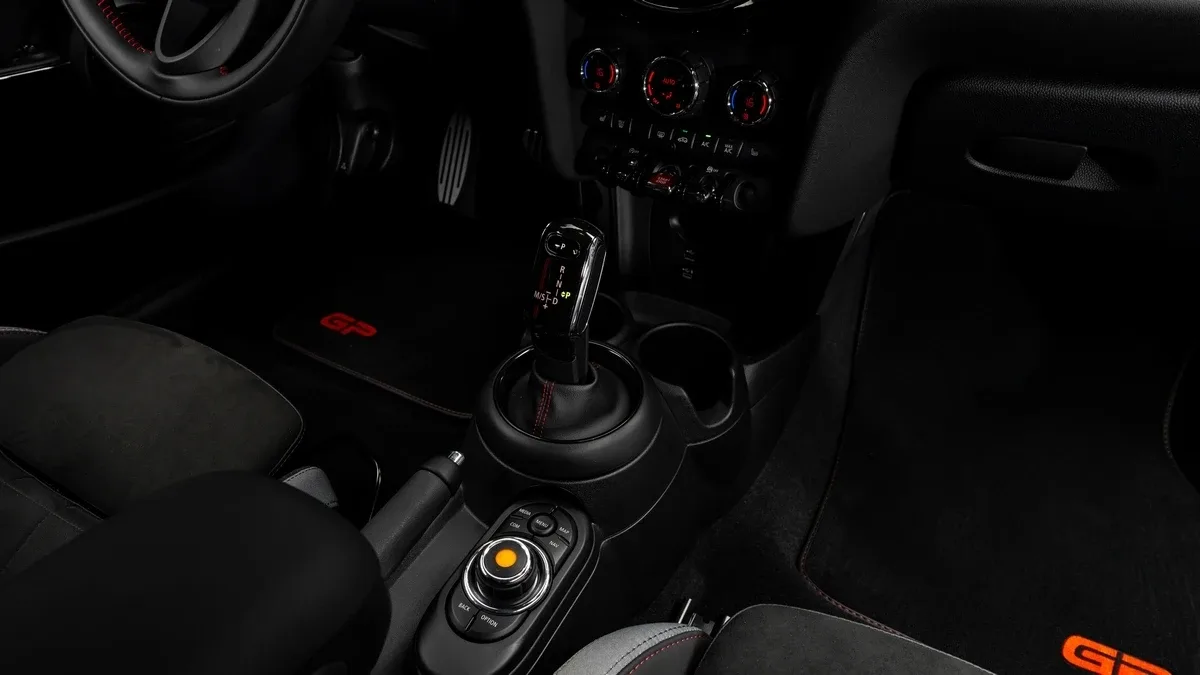 2021 MINI John Cooper Works GP proposée par un concessionnaire spécialisé à Dubai, Émirats arabes unis, photo 16 sur 25