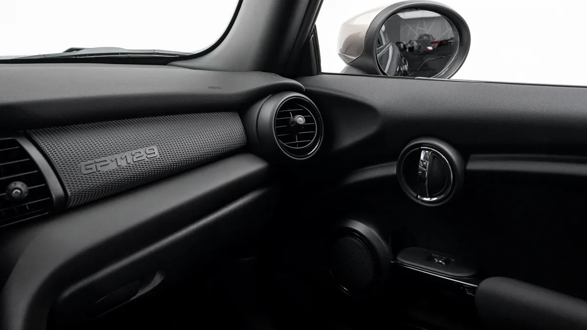 2021 MINI John Cooper Works GP proposée par un concessionnaire spécialisé à Dubai, Émirats arabes unis, photo 19 sur 25