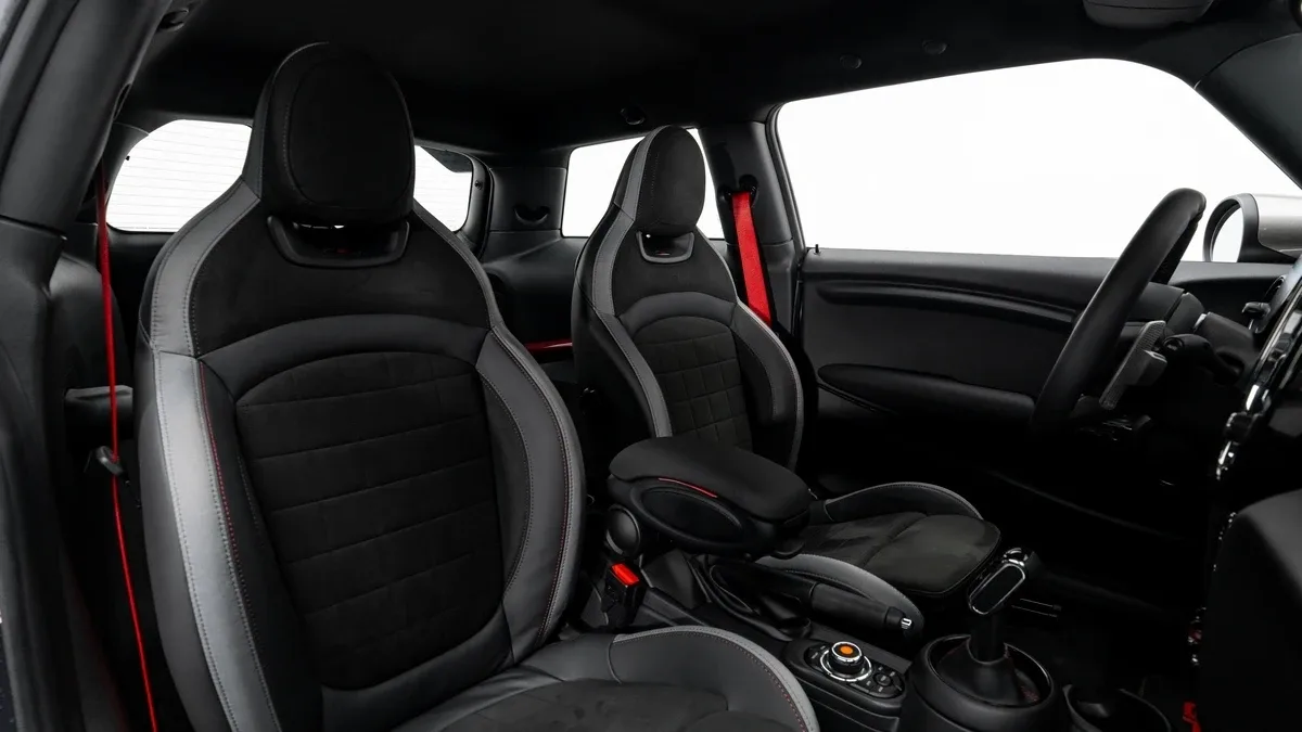 2021 MINI John Cooper Works GP proposée par un concessionnaire spécialisé à Dubai, Émirats arabes unis, photo 20 sur 25
