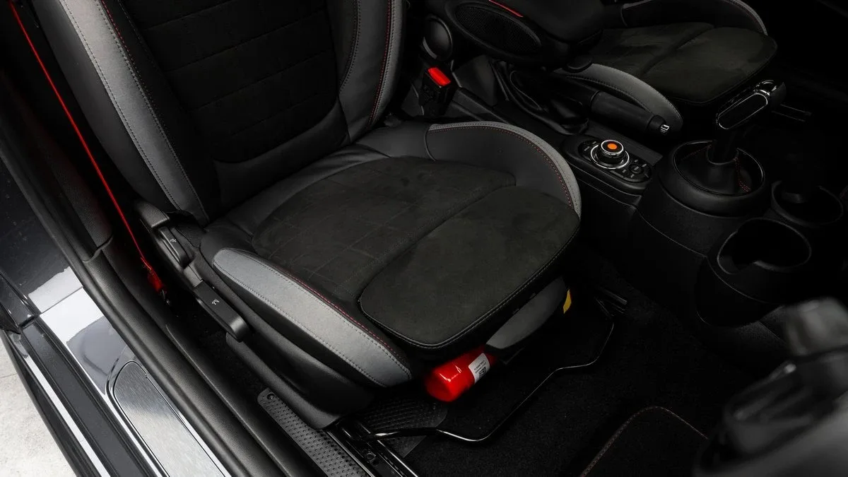 2021 MINI John Cooper Works GP proposée par un concessionnaire spécialisé à Dubai, Émirats arabes unis, photo 21 sur 25