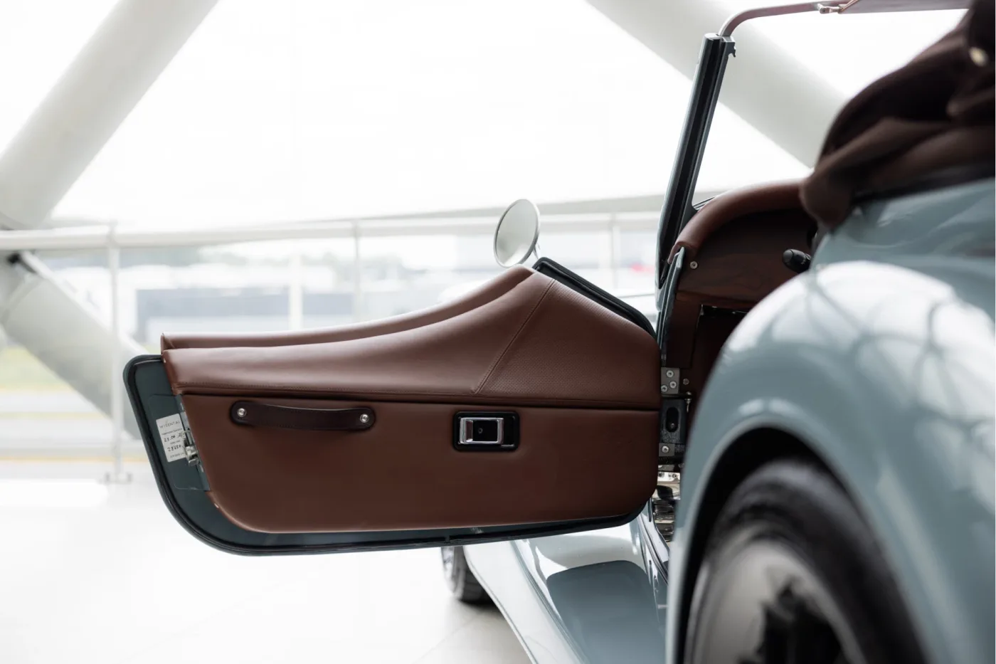 2021 Morgan Plus Six angeboten von einem offiziellen McLaren und Morgan-Vertragshändler in Utrecht, Niederlande, Foto 3 von 25