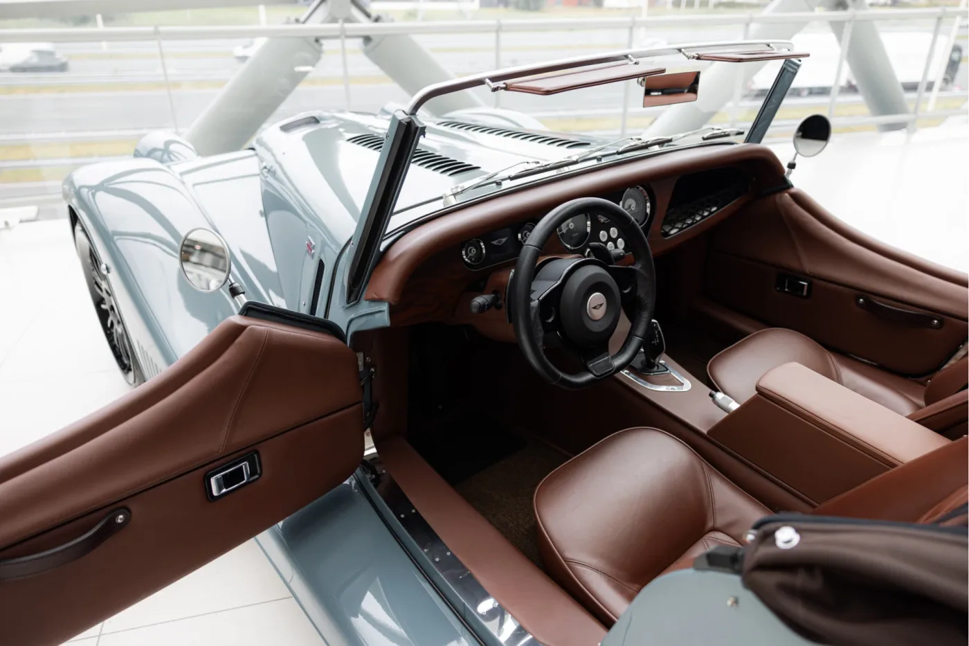 2021 Morgan Plus Six angeboten von einem offiziellen McLaren und Morgan-Vertragshändler in Utrecht, Niederlande, Foto 4 von 25