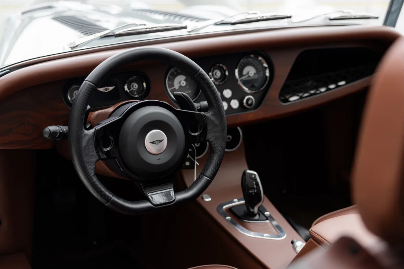2021 Morgan Plus Six angeboten von einem offiziellen McLaren und Morgan-Vertragshändler in Utrecht, Niederlande, Foto 14 von 25