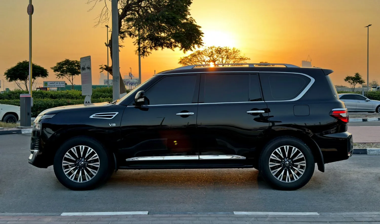 2021 Nissan Patrol Le Titanium proposée par un concessionnaire spécialisé à Dubai, Émirats arabes unis, photo 4 sur 13