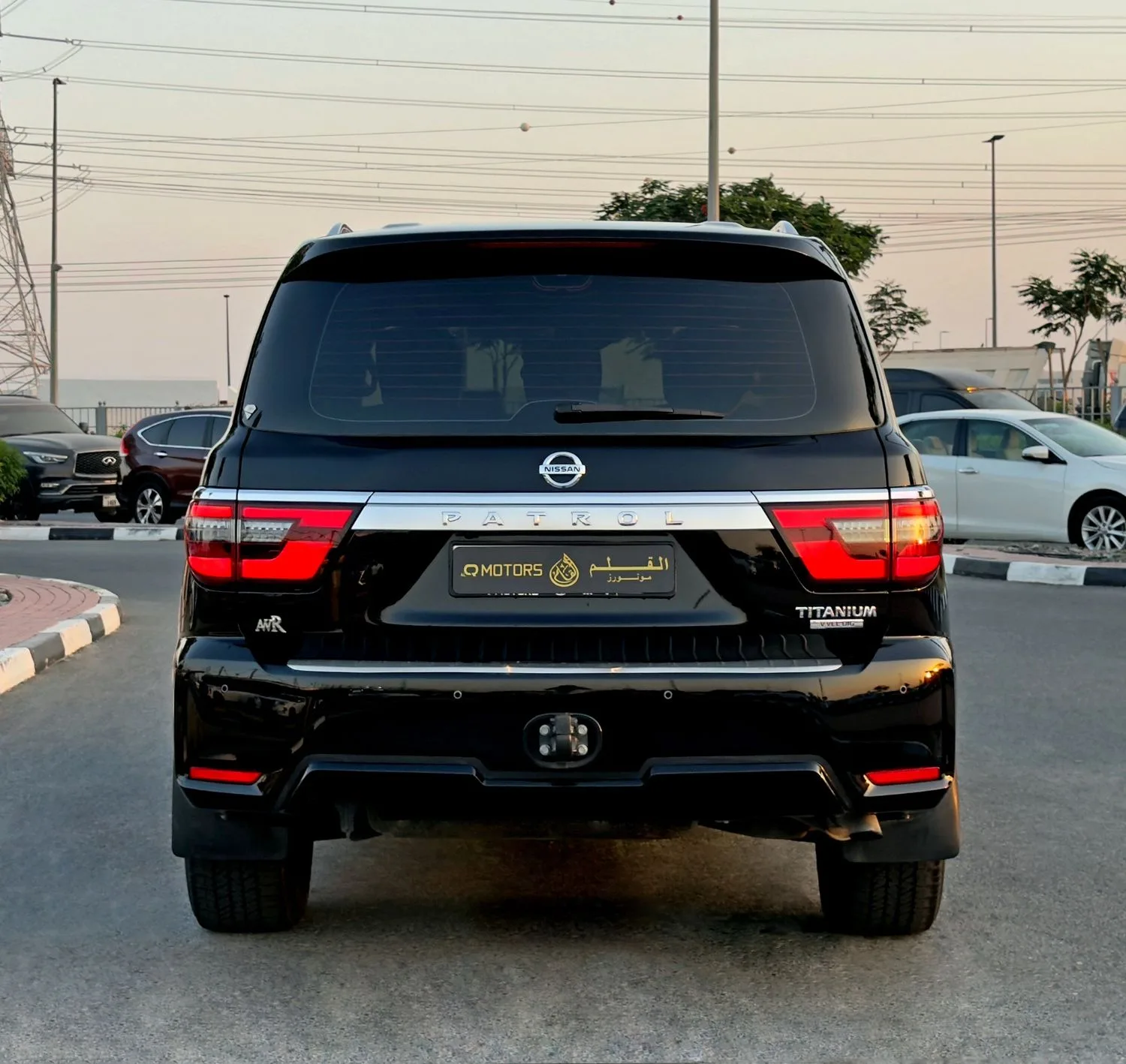 2021 Nissan Patrol Le Titanium proposée par un concessionnaire spécialisé à Dubai, Émirats arabes unis, photo 6 sur 13