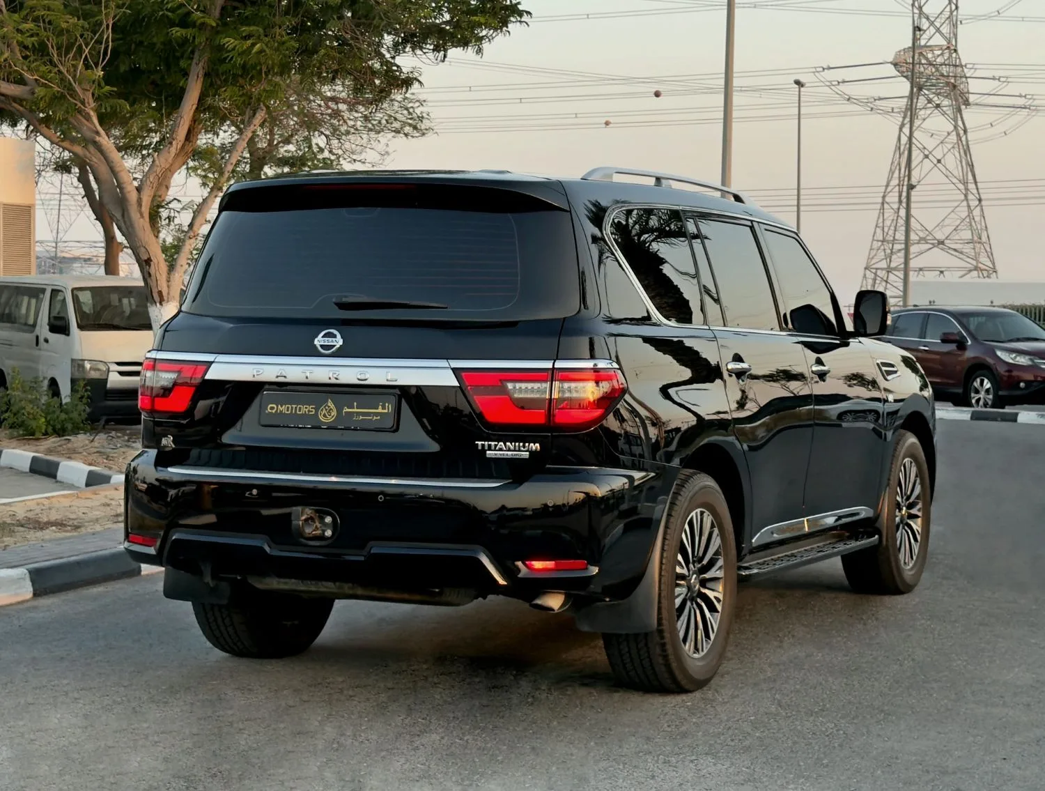 2021 Nissan Patrol Le Titanium proposée par un concessionnaire spécialisé à Dubai, Émirats arabes unis, photo 7 sur 13