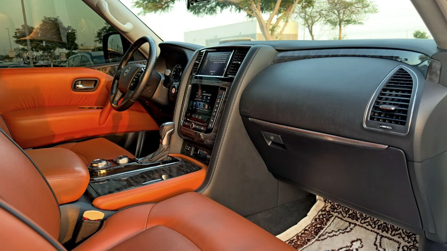 2021 Nissan Patrol Le Titanium proposée par un concessionnaire spécialisé à Dubai, Émirats arabes unis, photo 10 sur 13