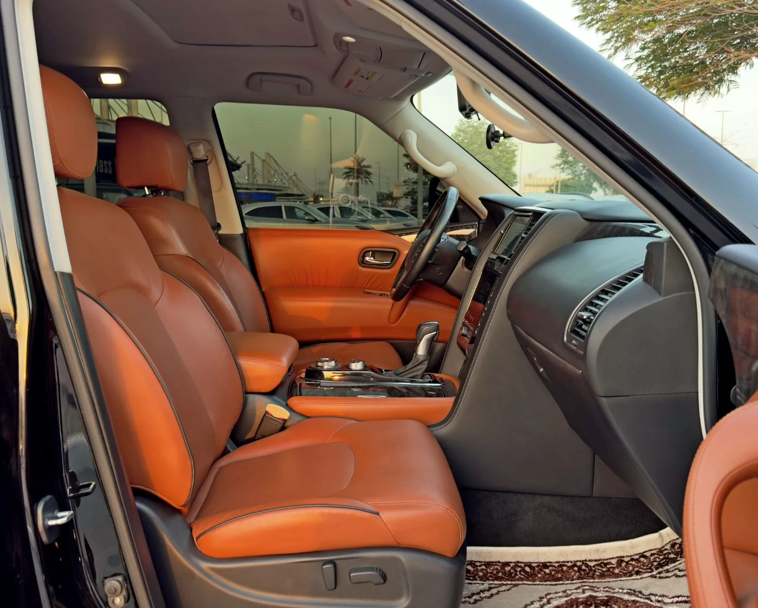 2021 Nissan Patrol Le Titanium proposée par un concessionnaire spécialisé à Dubai, Émirats arabes unis, photo 11 sur 13
