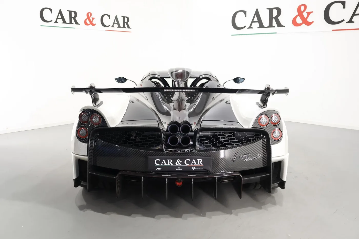 2021 Pagani Huayra Roadster BC proposée par un spécialiste de la supercar à Zibido San Giacomo, Italie, photo 4 sur 25