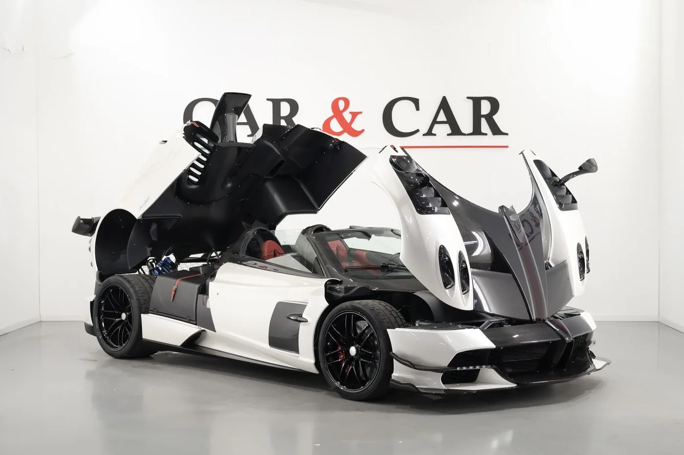 2021 Pagani Huayra Roadster BC proposée par un spécialiste de la supercar à Zibido San Giacomo, Italie, photo 8 sur 25