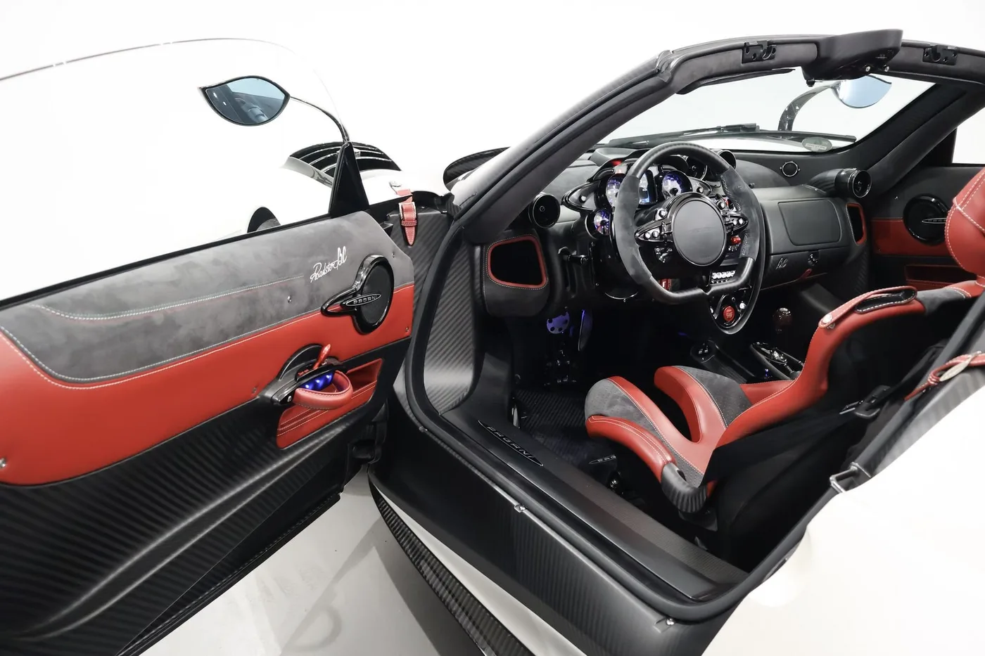 2021 Pagani Huayra Roadster BC proposée par un spécialiste de la supercar à Zibido San Giacomo, Italie, photo 10 sur 25