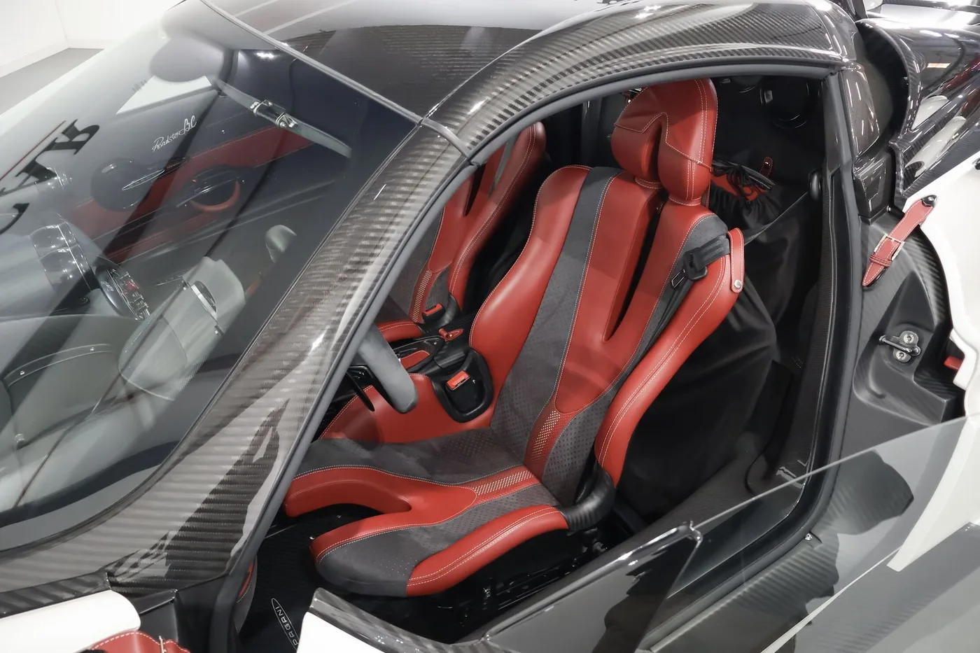 2021 Pagani Huayra Roadster BC proposée par un spécialiste de la supercar à Zibido San Giacomo, Italie, photo 11 sur 25