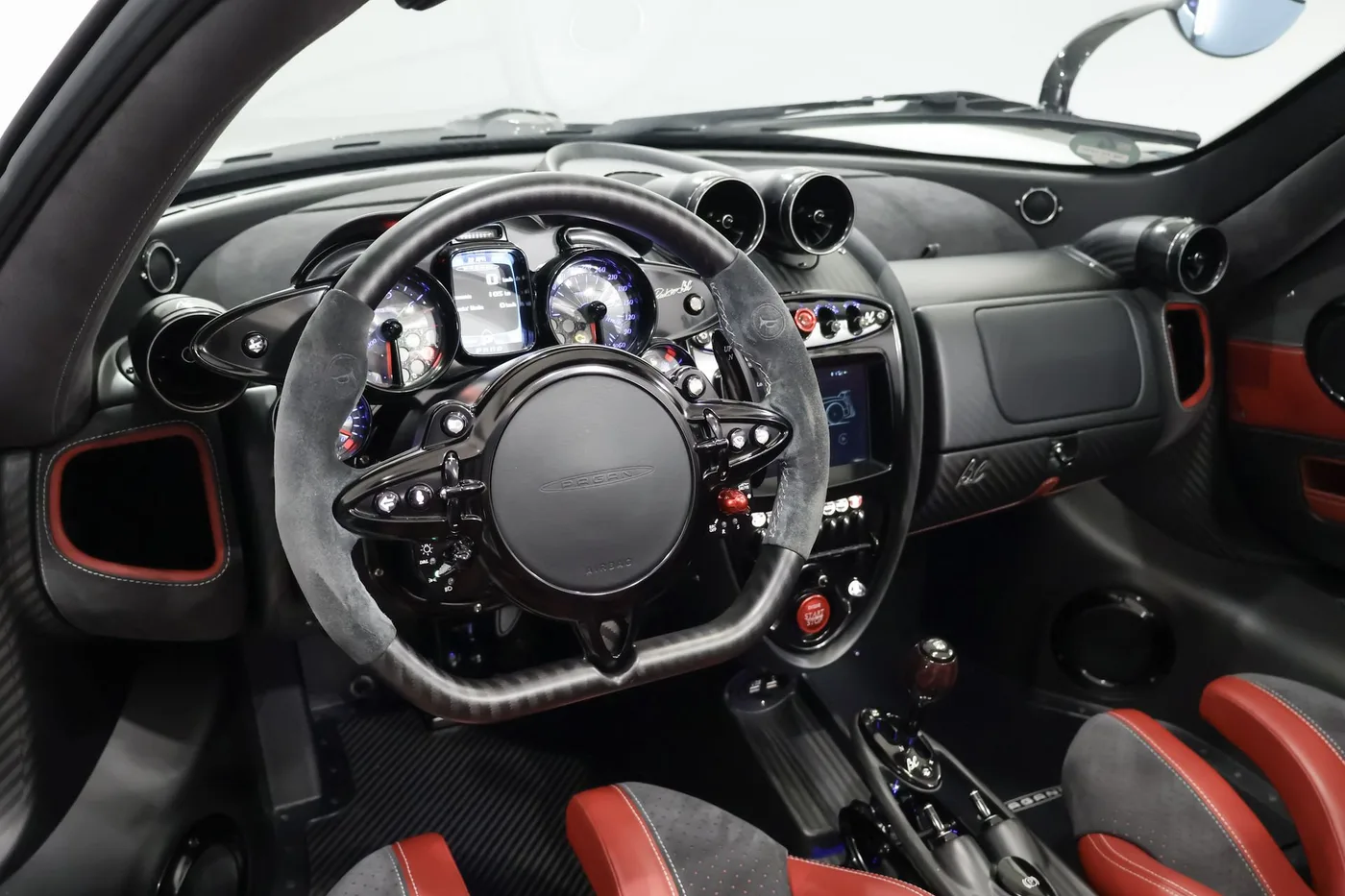 2021 Pagani Huayra Roadster BC proposée par un spécialiste de la supercar à Zibido San Giacomo, Italie, photo 12 sur 25