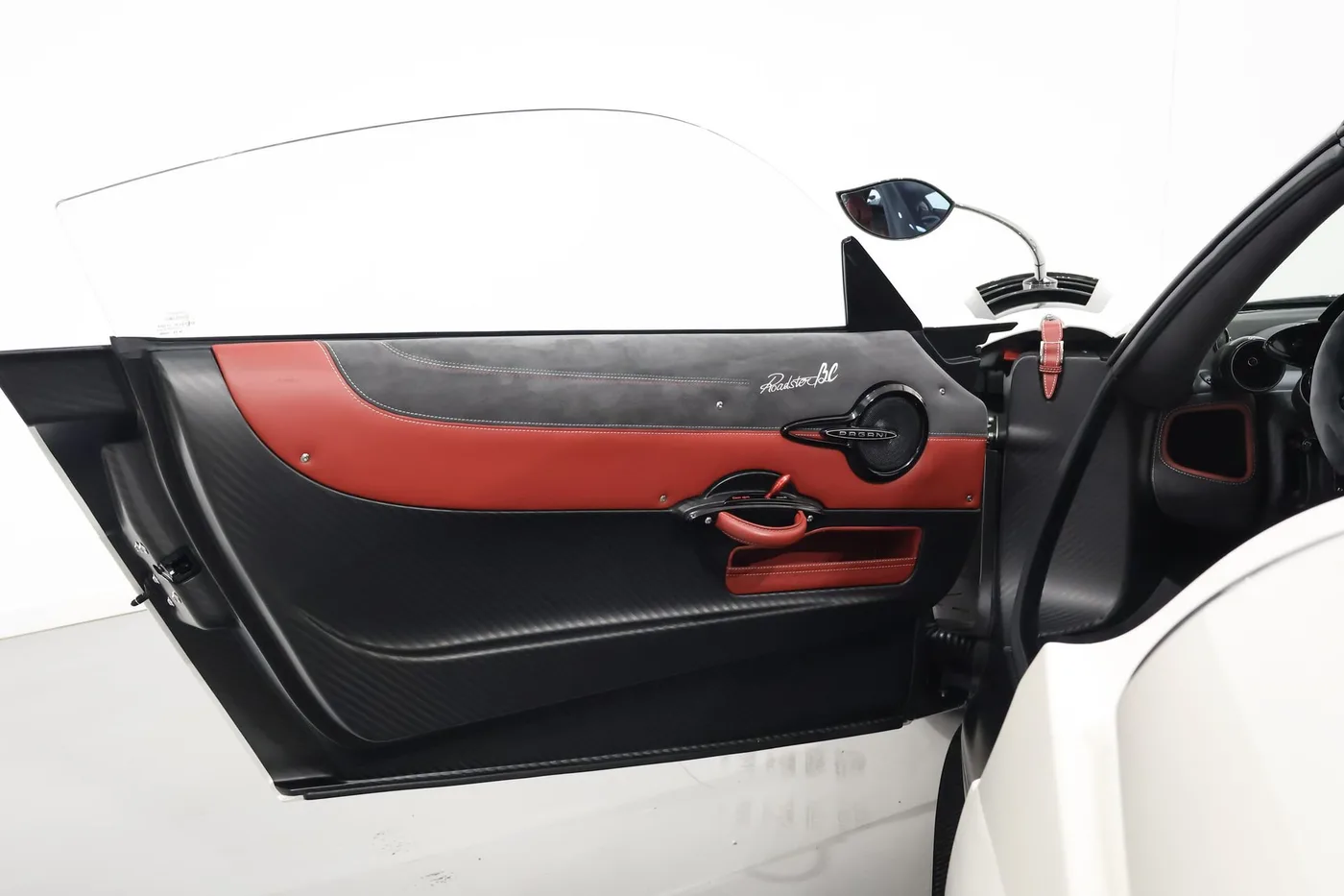 2021 Pagani Huayra Roadster BC proposée par un spécialiste de la supercar à Zibido San Giacomo, Italie, photo 15 sur 25