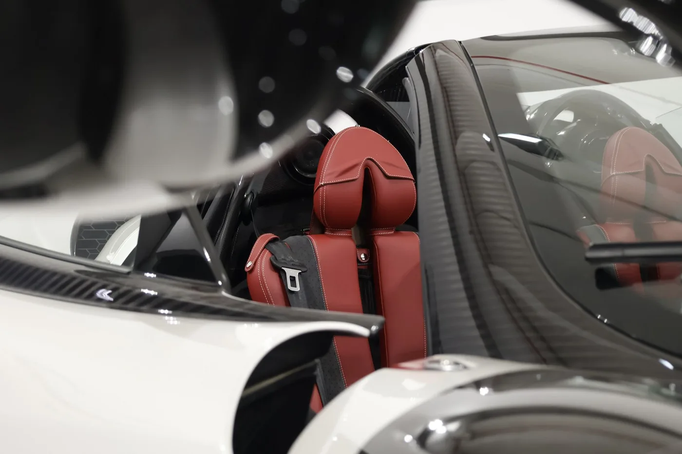 2021 Pagani Huayra Roadster BC proposée par un spécialiste de la supercar à Zibido San Giacomo, Italie, photo 17 sur 25