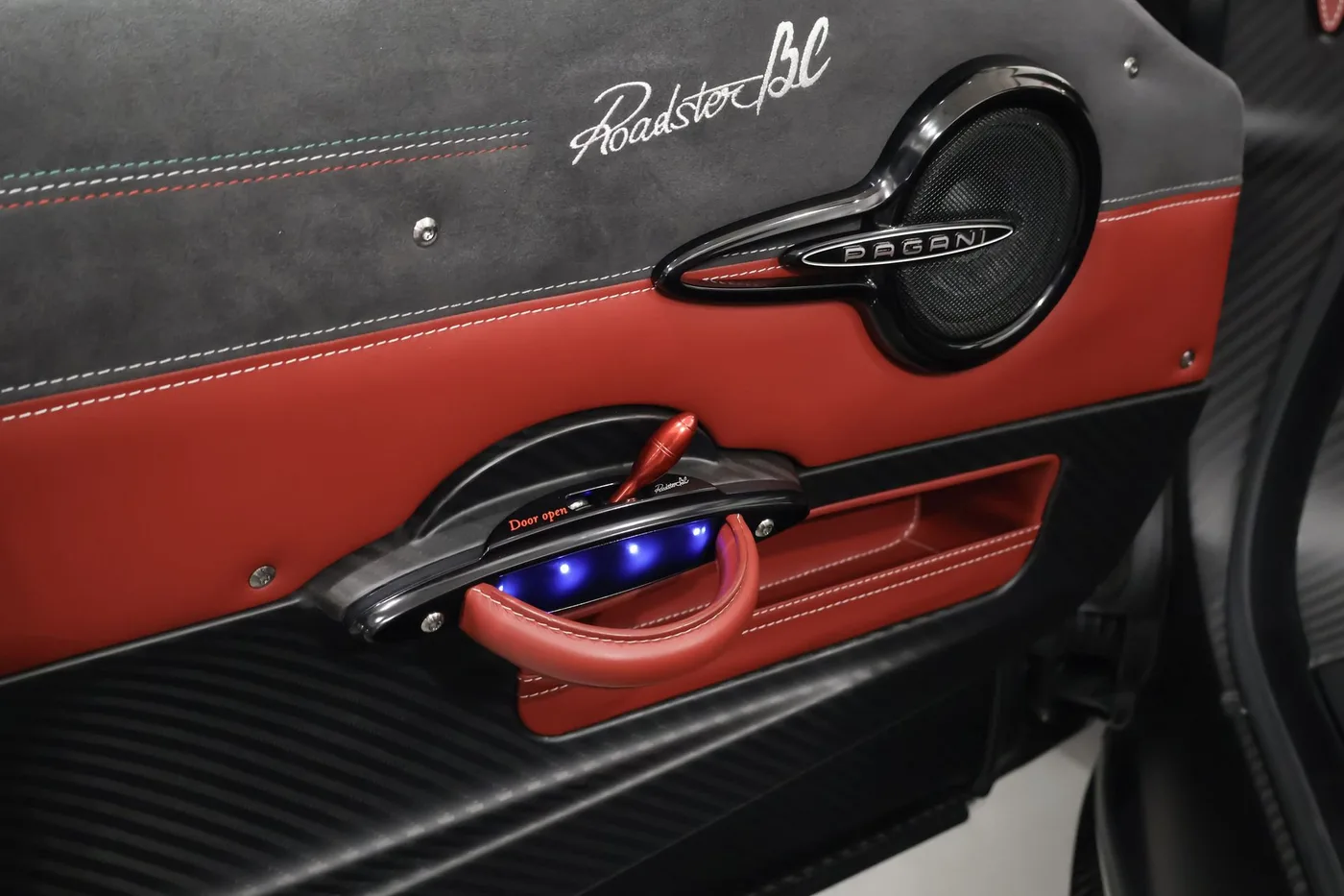2021 Pagani Huayra Roadster BC proposée par un spécialiste de la supercar à Zibido San Giacomo, Italie, photo 18 sur 25