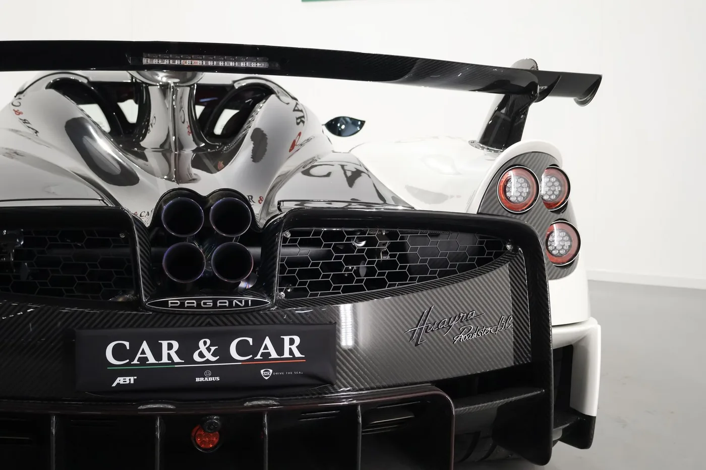 2021 Pagani Huayra Roadster BC proposée par un spécialiste de la supercar à Zibido San Giacomo, Italie, photo 21 sur 25
