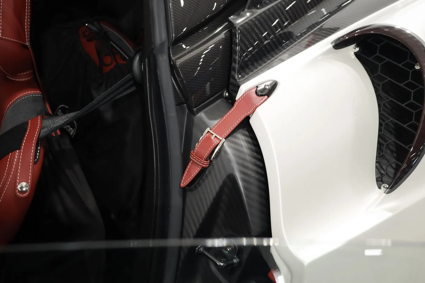 2021 Pagani Huayra Roadster BC proposée par un spécialiste de la supercar à Zibido San Giacomo, Italie, photo 25 sur 25