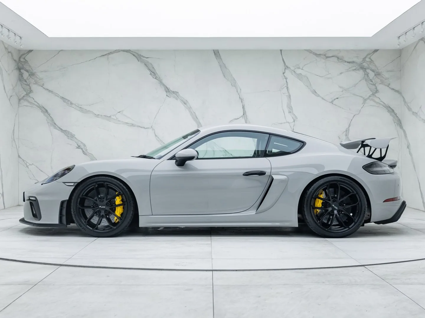 2021 Porsche 718 Cayman GT4, 22/30