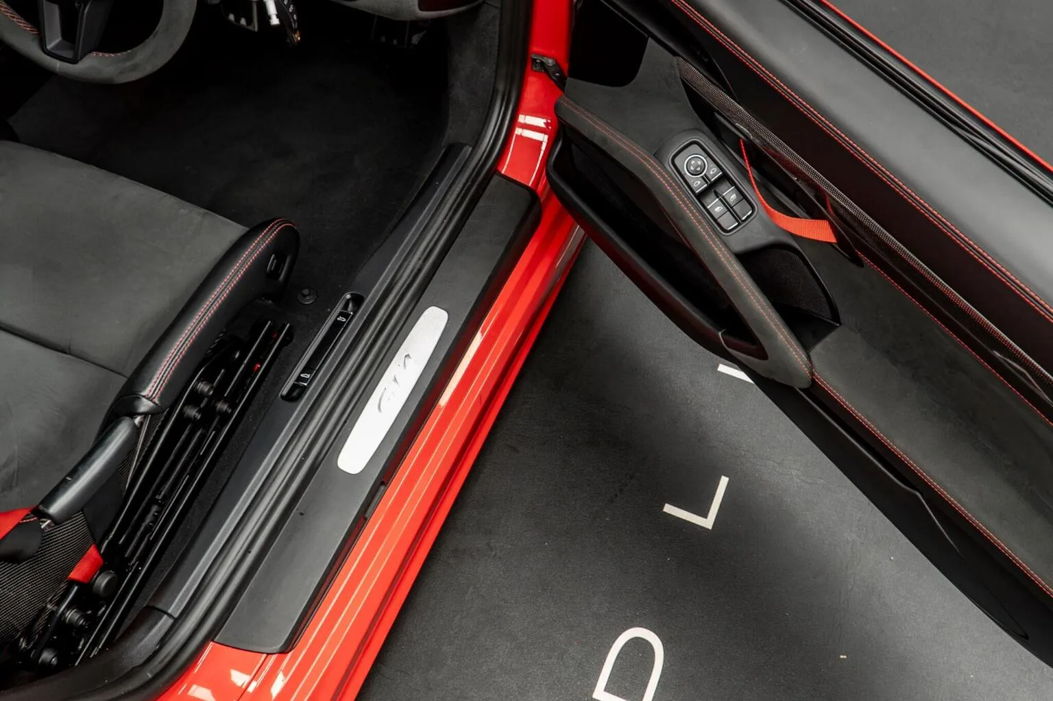 2021 Porsche 718 Cayman GT4, 29/30