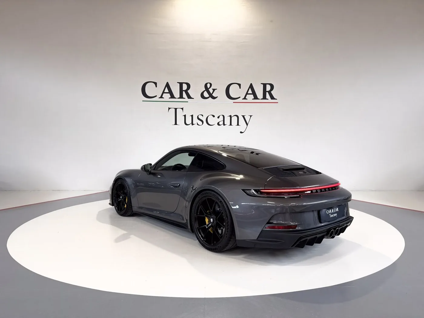 2021 Porsche 911 GT3 Touring proposée par un concessionnaire spécialisé à Lucca, Italie, photo 2 sur 22