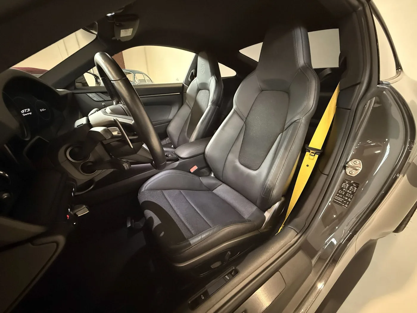 2021 Porsche 911 GT3 Touring proposée par un concessionnaire spécialisé à Lucca, Italie, photo 10 sur 22
