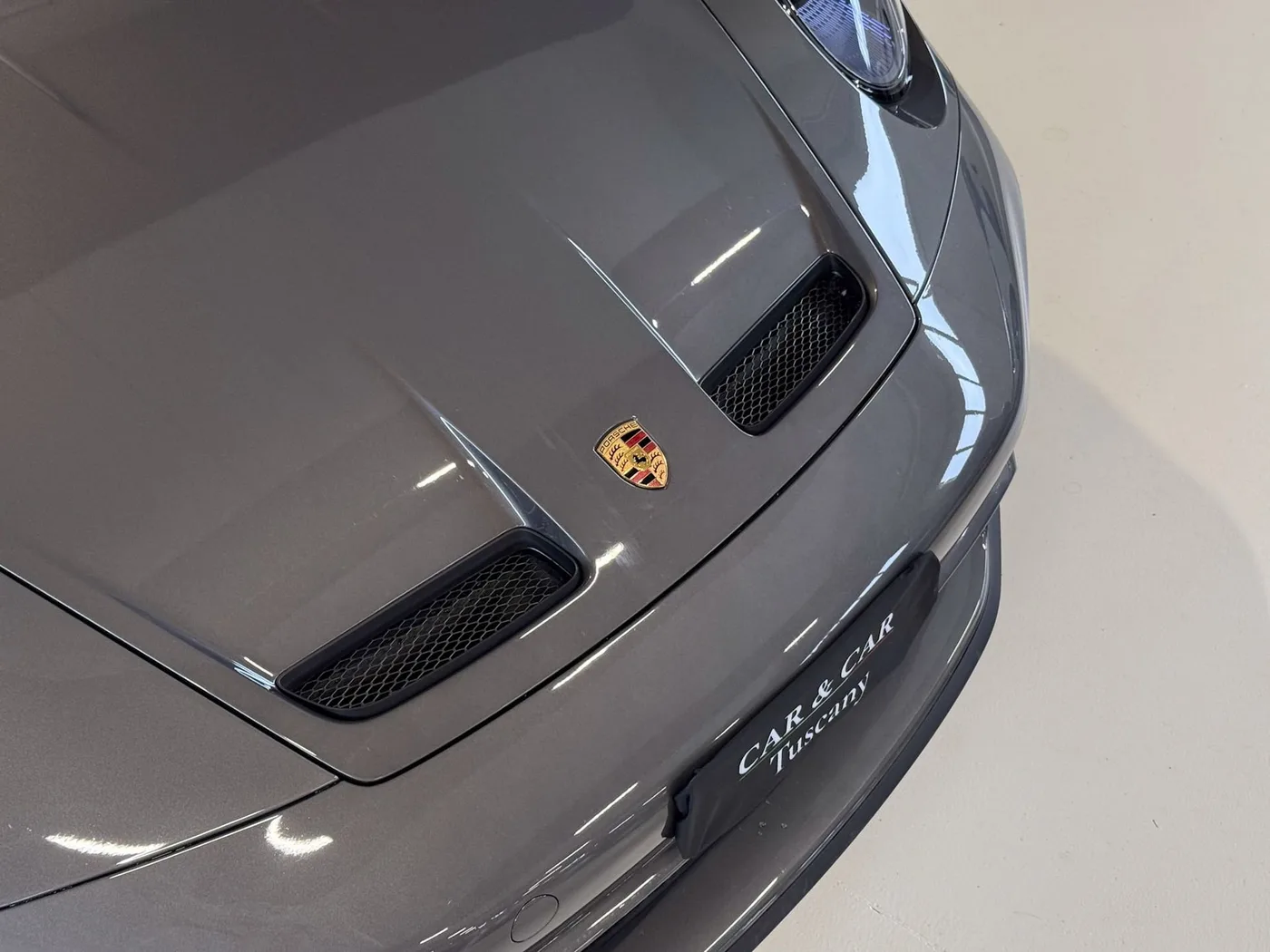 2021 Porsche 911 GT3 Touring proposée par un concessionnaire spécialisé à Lucca, Italie, photo 15 sur 22