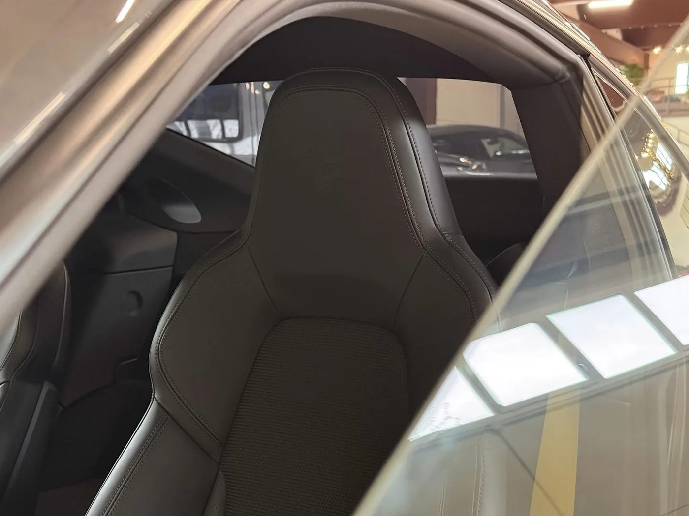 2021 Porsche 911 GT3 Touring proposée par un concessionnaire spécialisé à Lucca, Italie, photo 21 sur 22