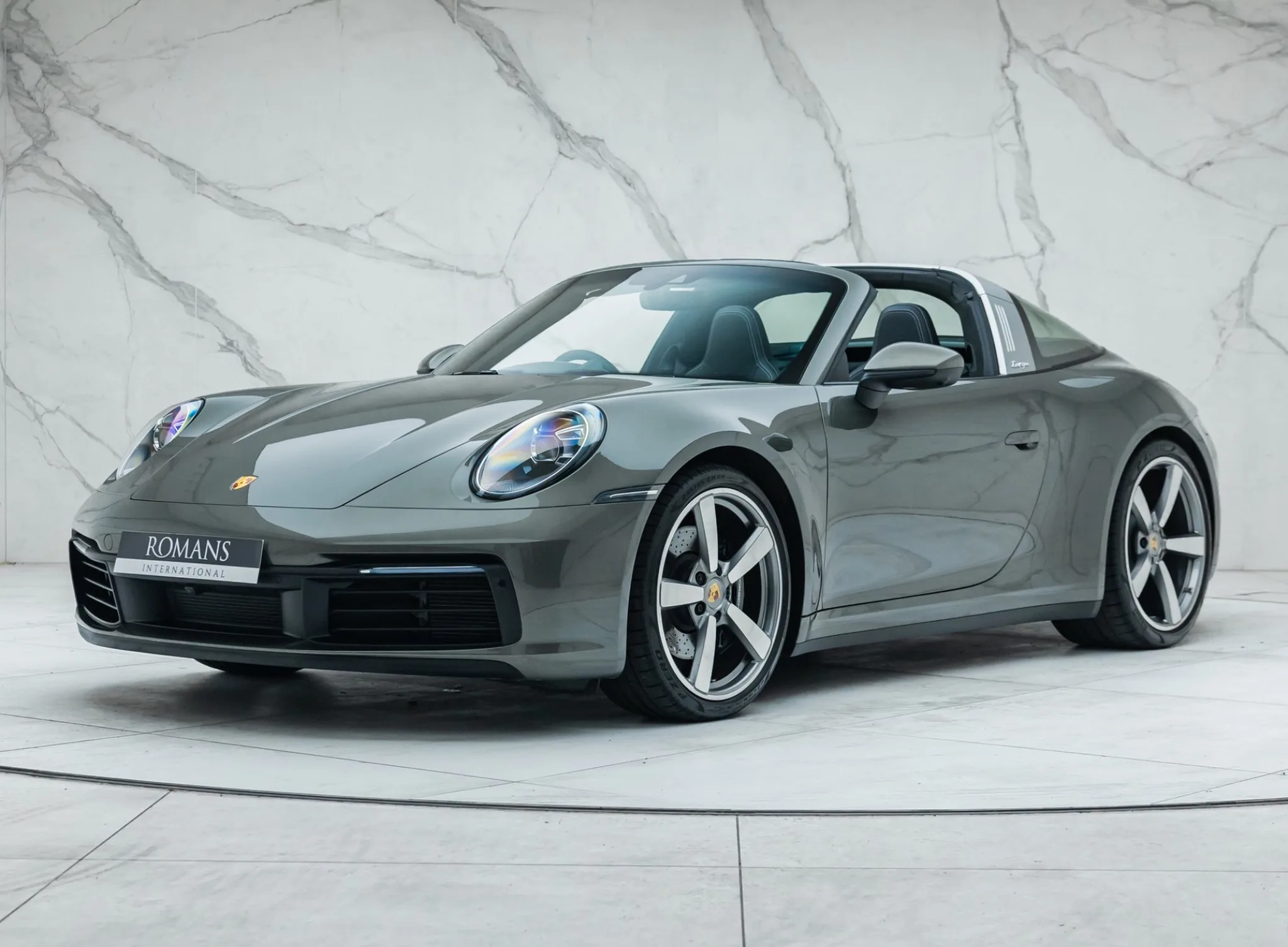 2021 Porsche 911 Targa 4S proposée par un concessionnaire spécialisé à Banstead, Royaume-Uni, photo principale