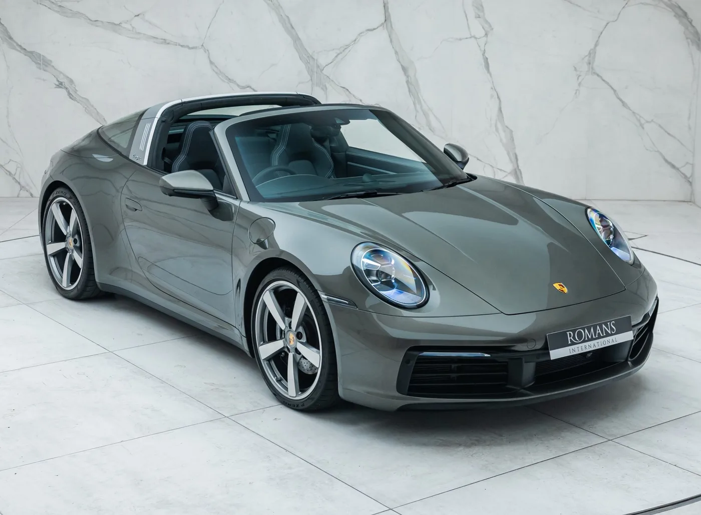 2021 Porsche 911 Targa 4S offered by a specialist dealer in Banstead, United Kingdom, photo 8 of 25