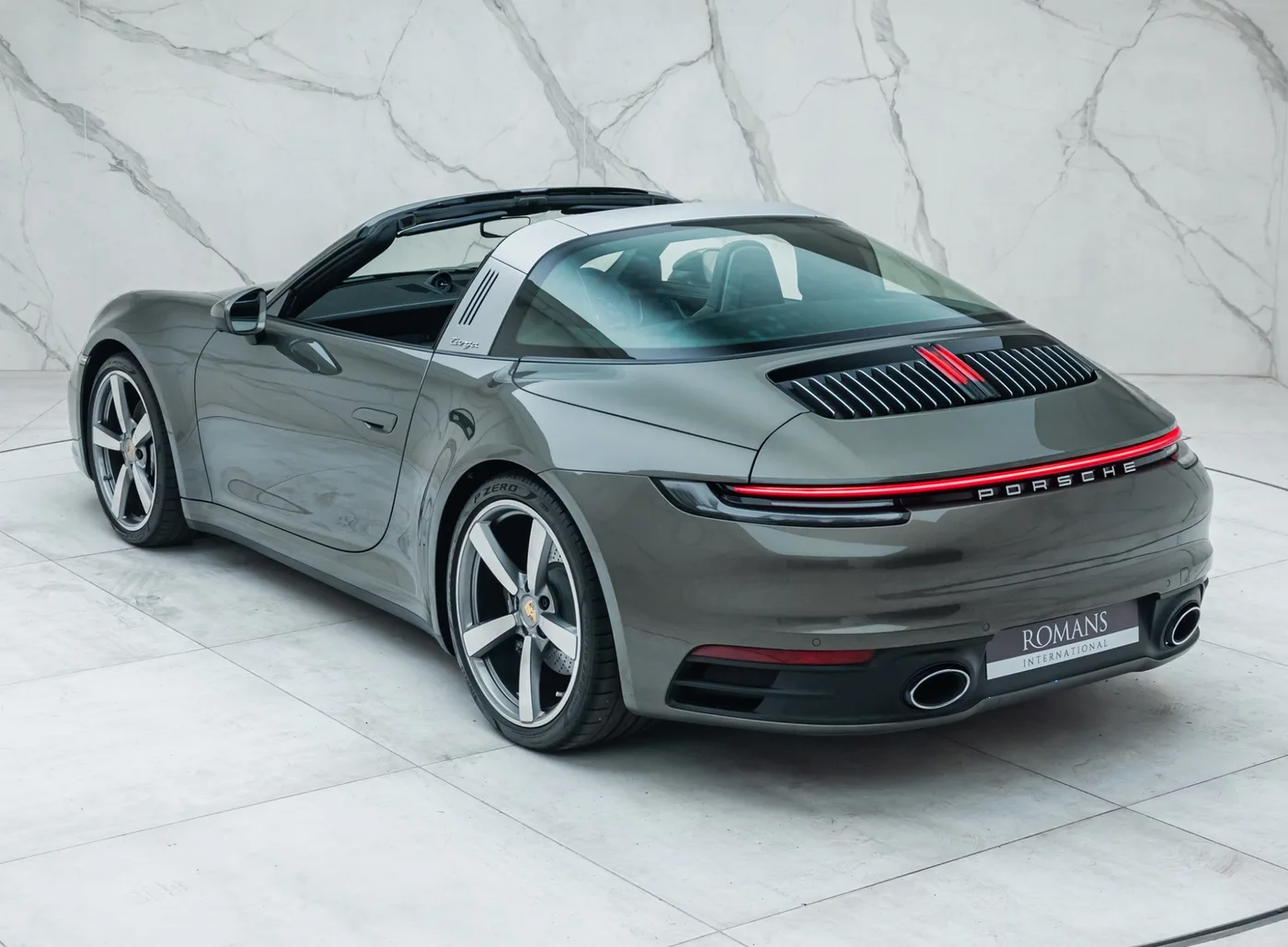 2021 Porsche 911 Targa 4S offered by a specialist dealer in Banstead, United Kingdom, photo 9 of 25