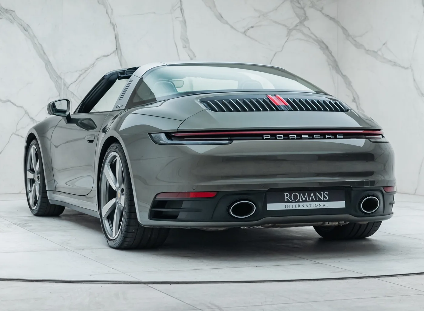 2021 Porsche 911 Targa 4S offered by a specialist dealer in Banstead, United Kingdom, photo 11 of 25