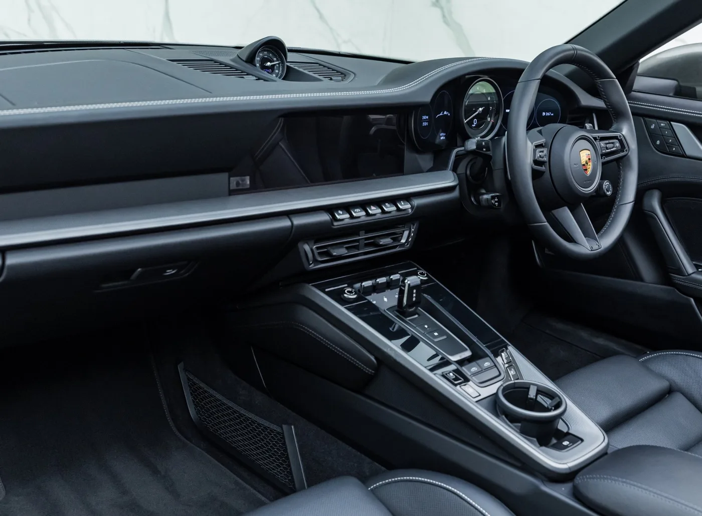 2021 Porsche 911 Targa 4S offered by a specialist dealer in Banstead, United Kingdom, photo 20 of 25