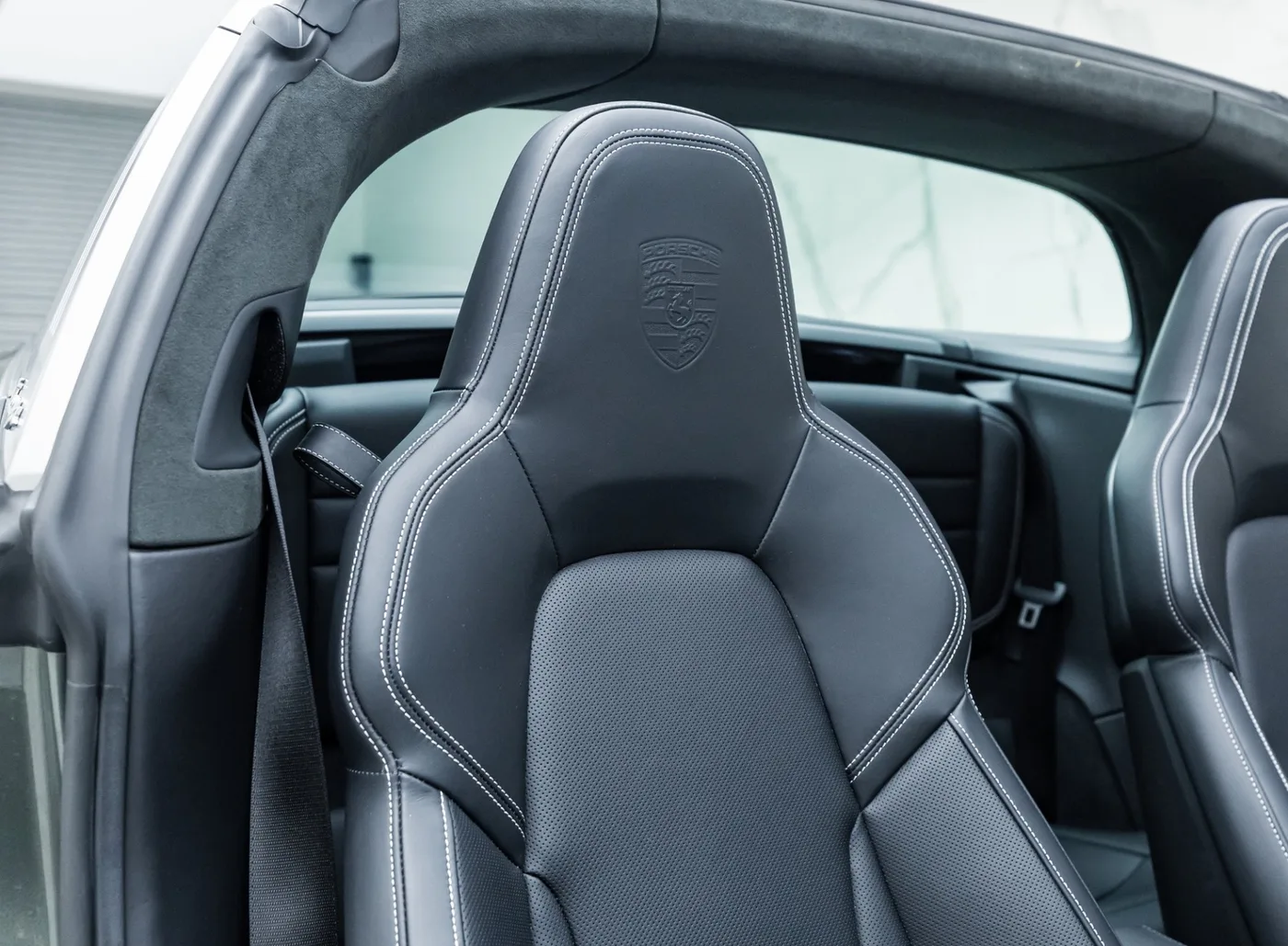 2021 Porsche 911 Targa 4S offered by a specialist dealer in Banstead, United Kingdom, photo 21 of 25