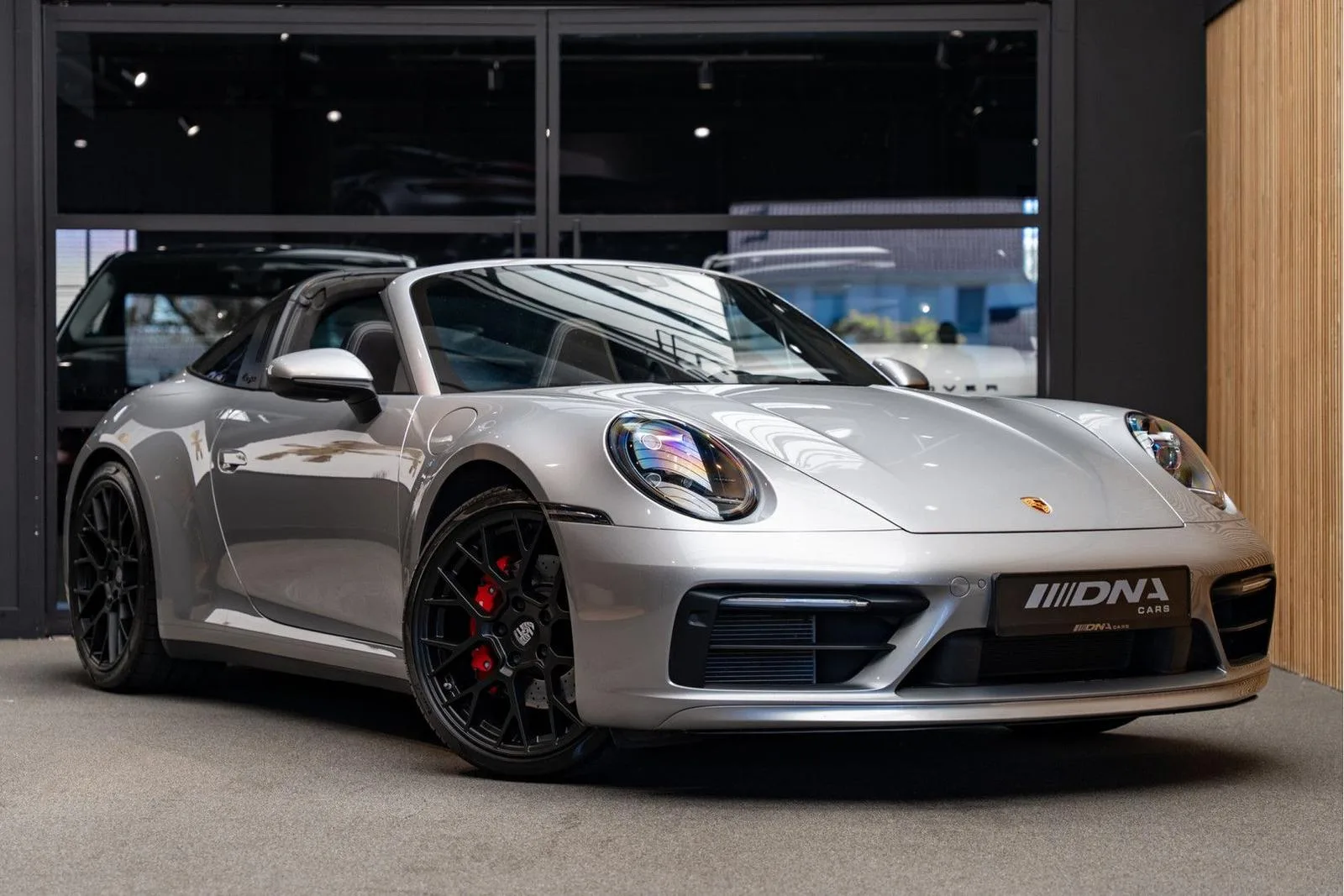 2021 Porsche 911 Targa 4S offered by a specialist dealer in Naarden, Netherlands, main photo