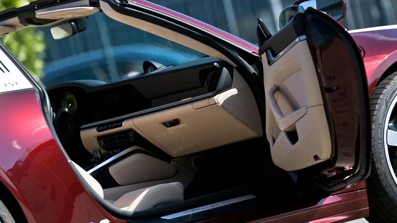 2021 Porsche 911 Targa 4S offered by a specialist dealer in Cologne, Germany, photo 14 of 25