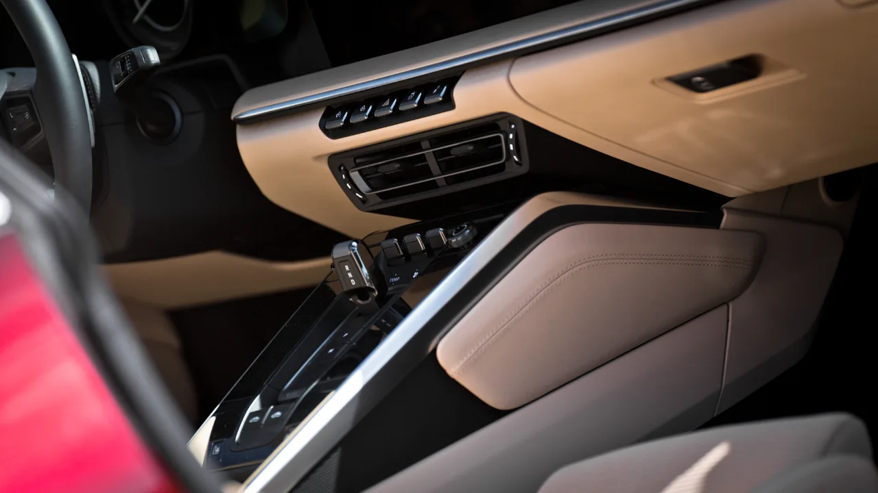 2021 Porsche 911 Targa 4S offered by a specialist dealer in Cologne, Germany, photo 15 of 25