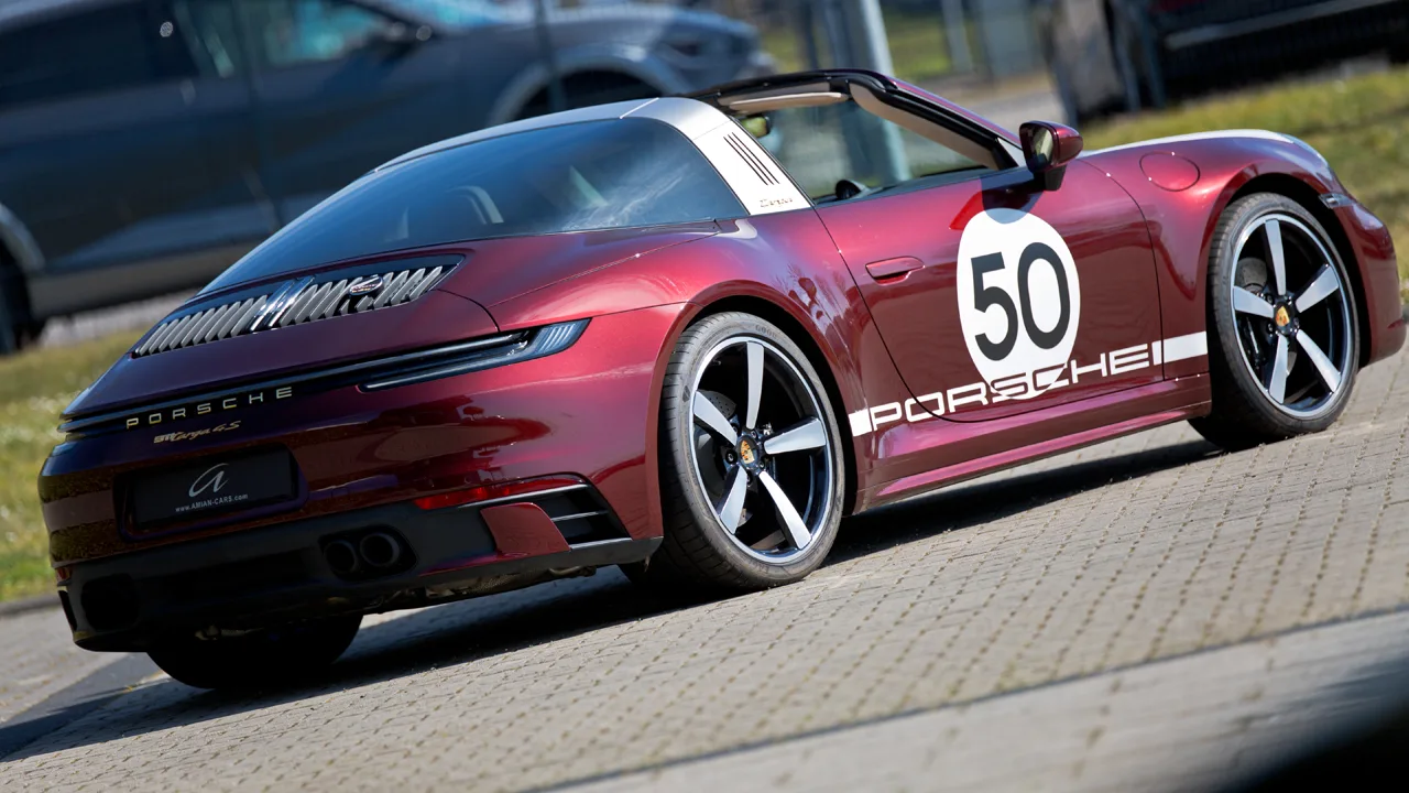2021 Porsche 911 Targa 4S offered by a specialist dealer in Cologne, Germany, photo 22 of 25