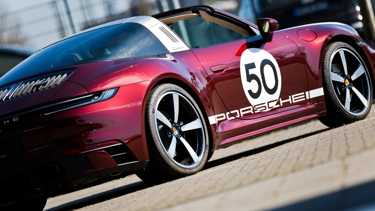 2021 Porsche 911 Targa 4S offered by a specialist dealer in Cologne, Germany, photo 23 of 25